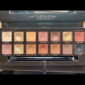 Anastasia Beverly Hills Soft Glam Pallete